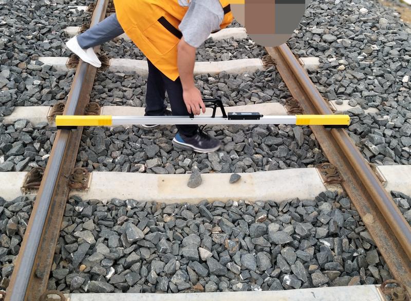 米朗科技位移傳感器（電子尺）高速鐵路軌道檢查儀（軌檢小車(chē)）的應用